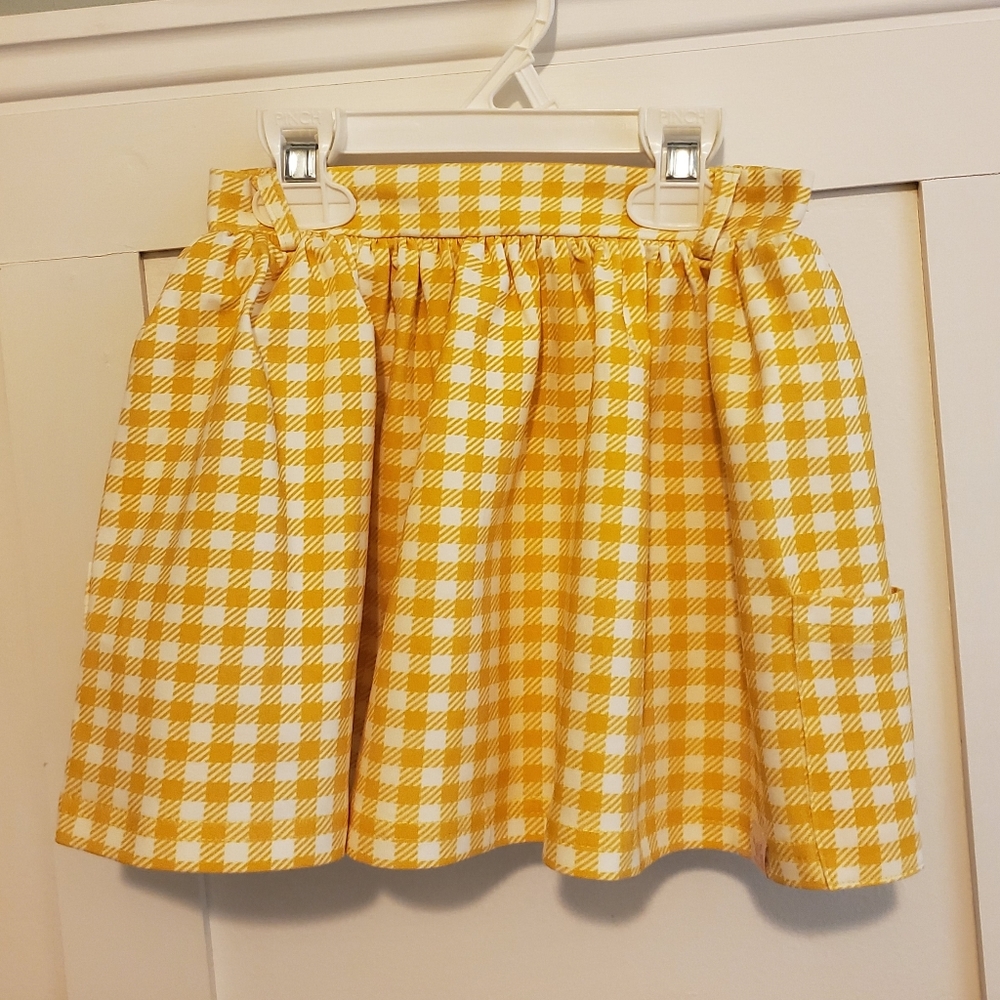 Sweet Honey, 6 youth, yellow and white.